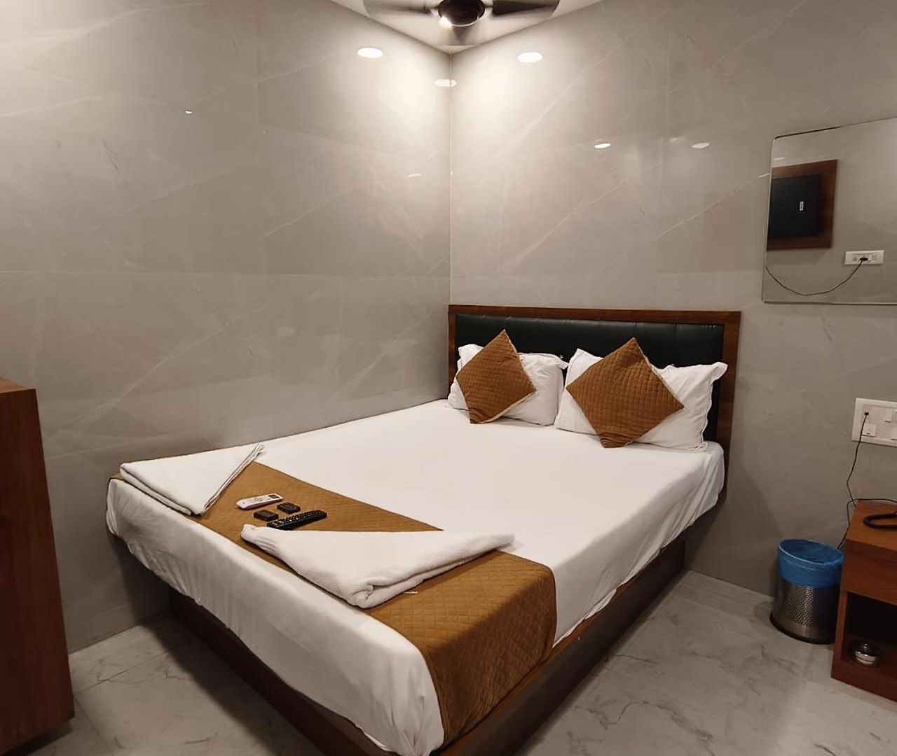 Hotel Aashray Residency And Boarding Mumbai