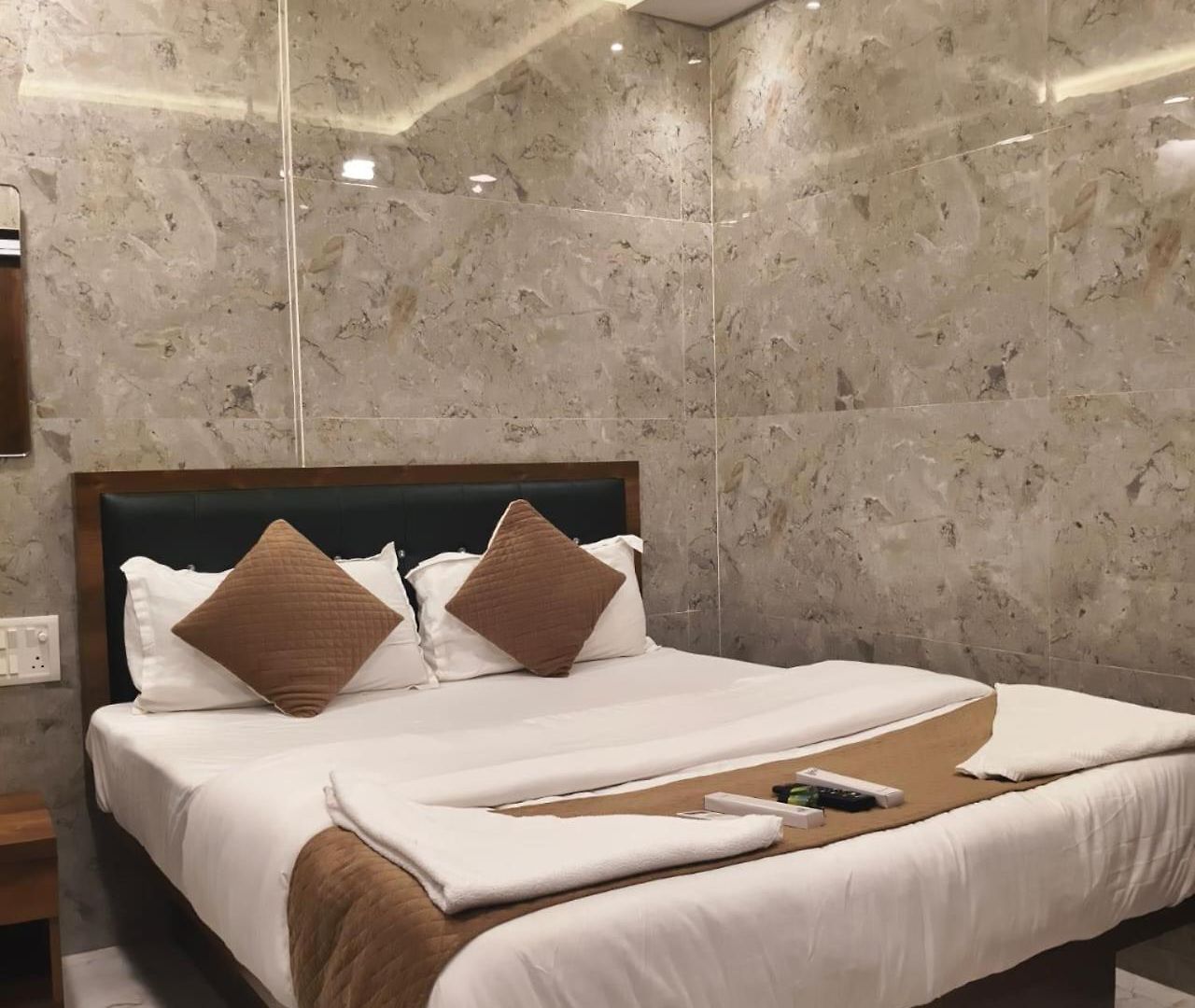 Hotel Aashray Residency And Boarding