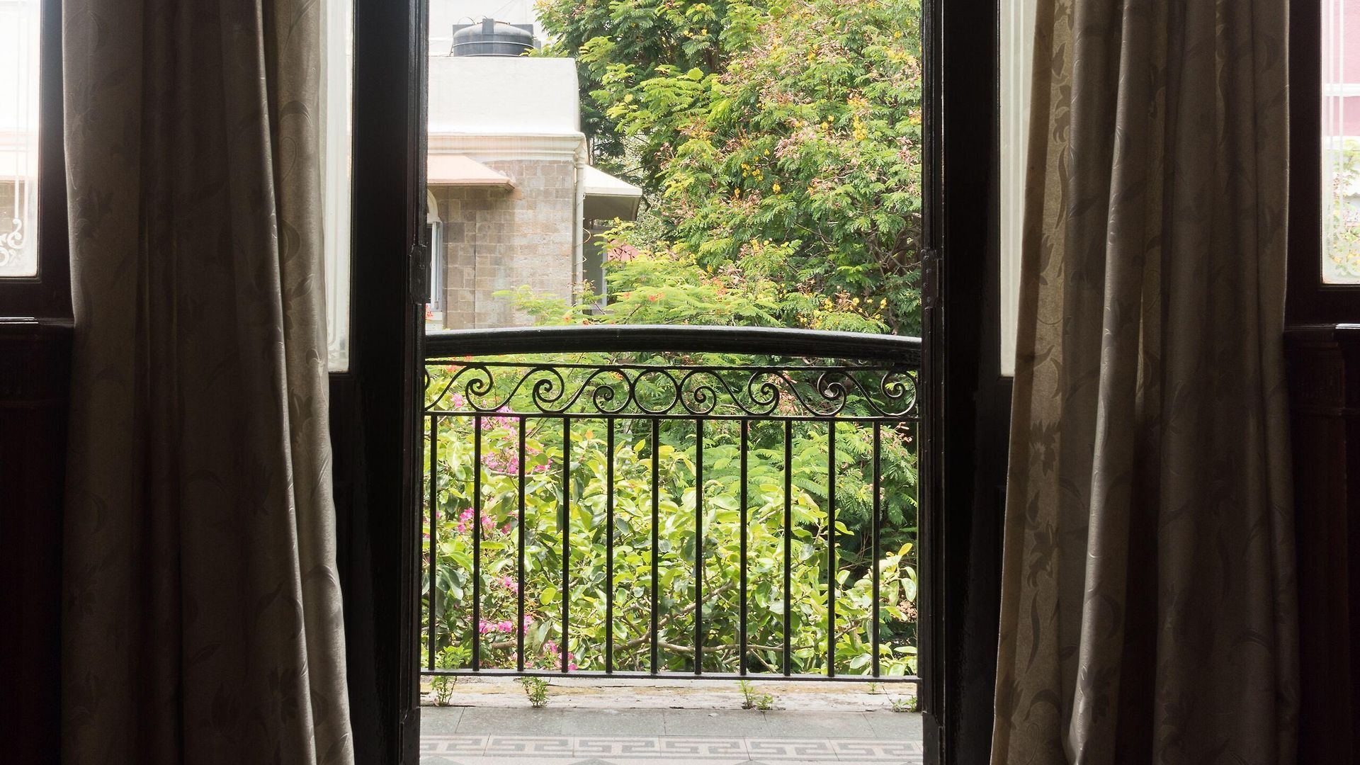Bentleys Hotel Bed & Breakfast