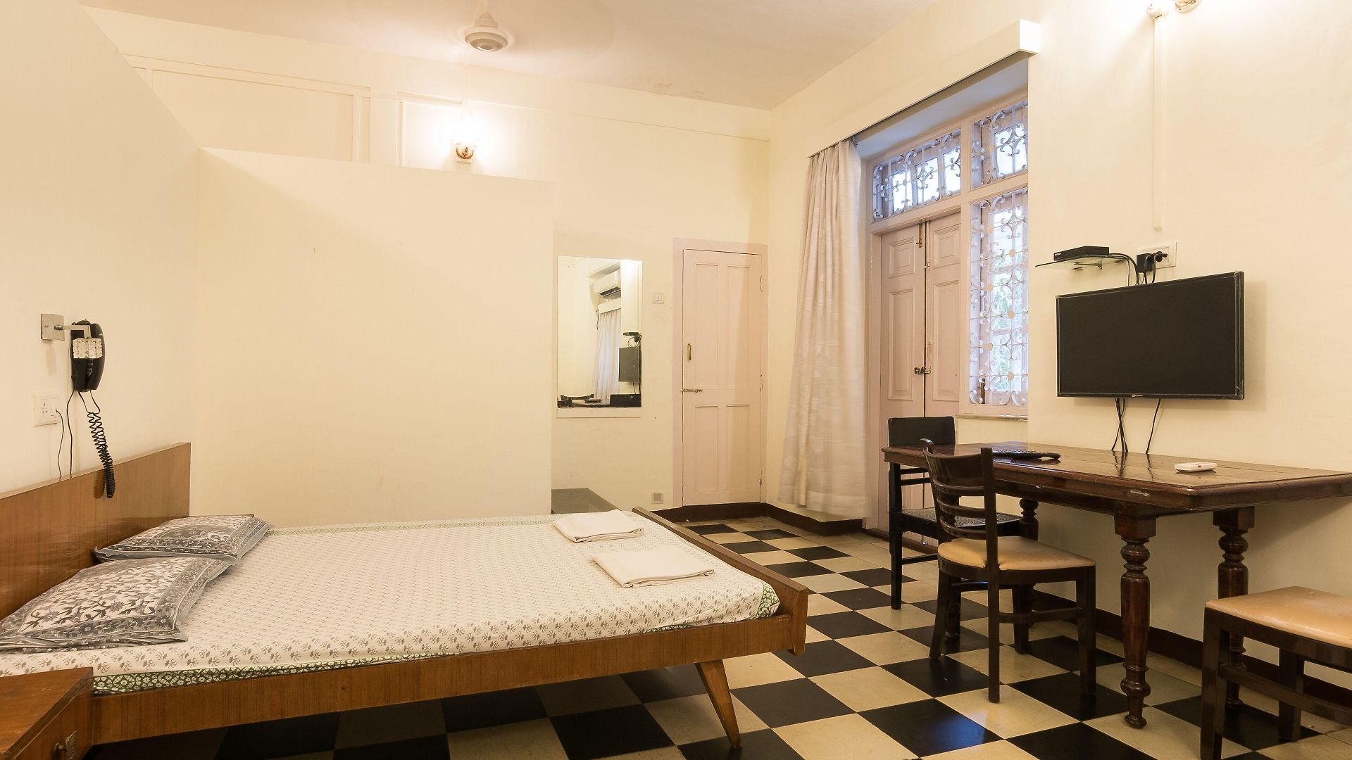 Bentleys Hotel Bed & Breakfast 3*