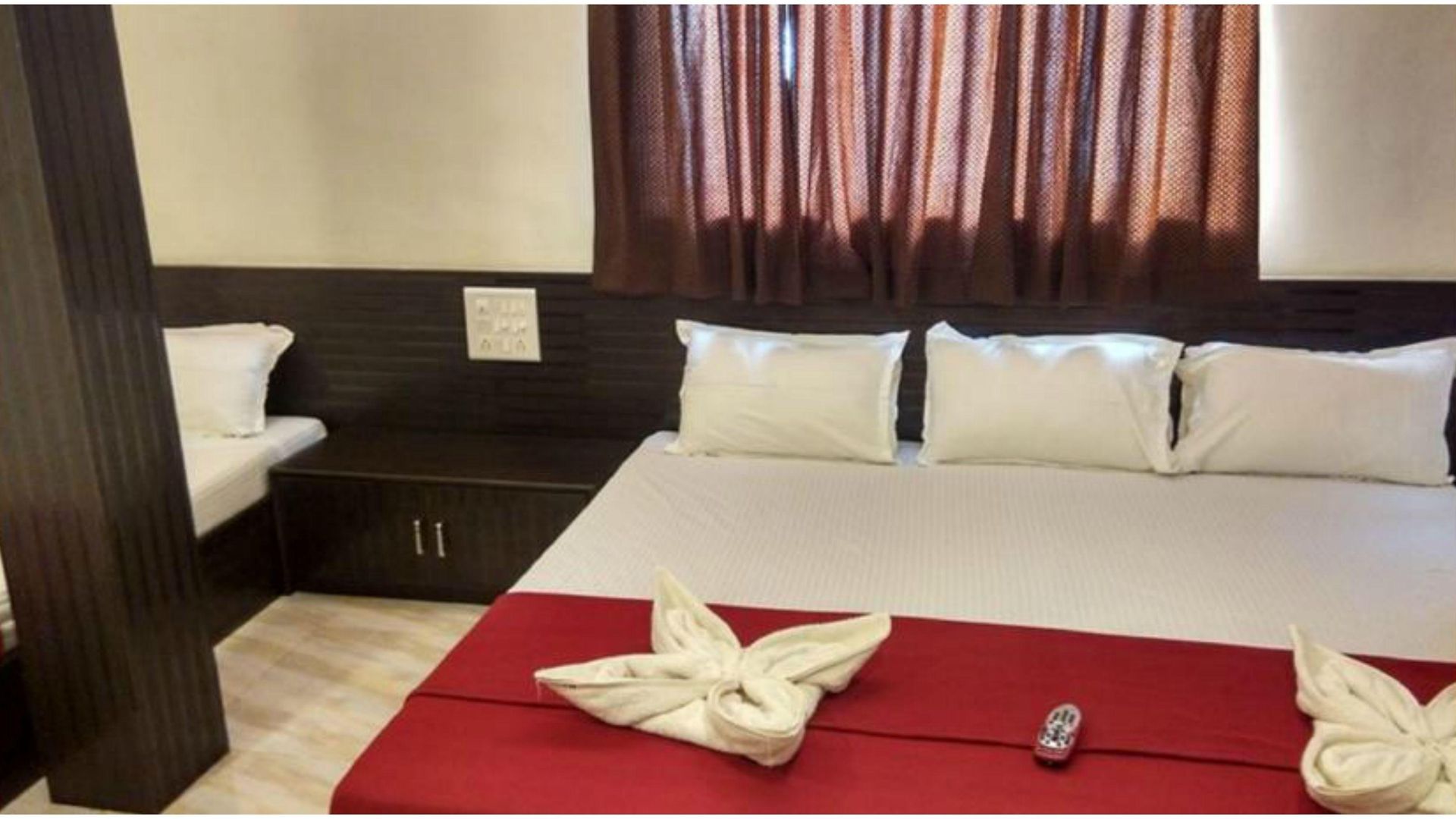 Hotel Oyo 76486 Silver Moon Mumbai