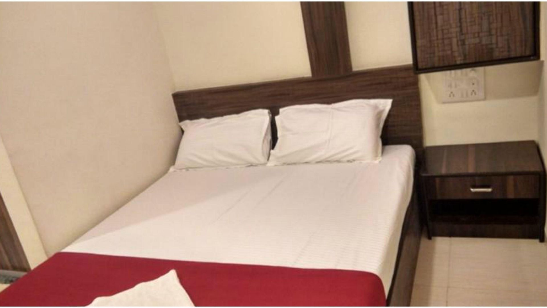 Hotel Oyo 76486 Silver Moon Mumbai