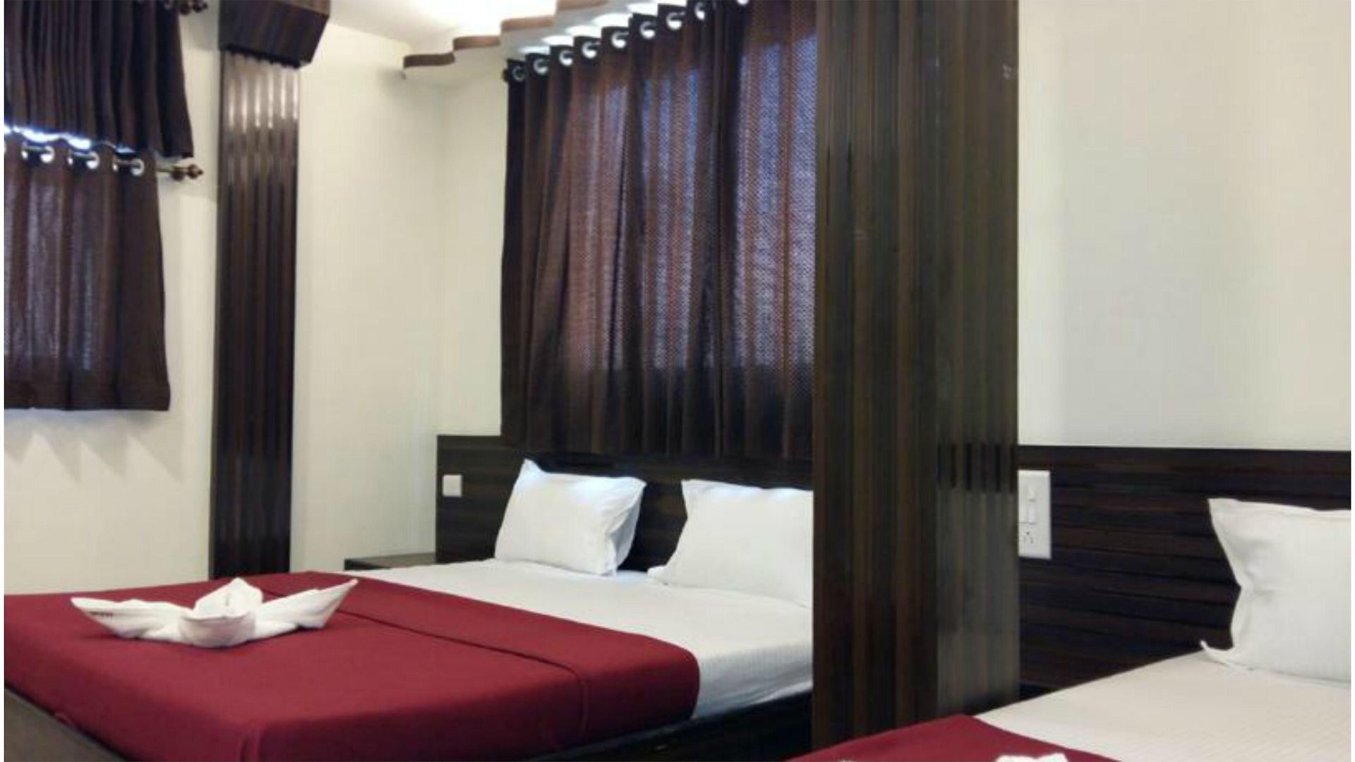 Oyo 76486 Silver Moon 2* Mumbai