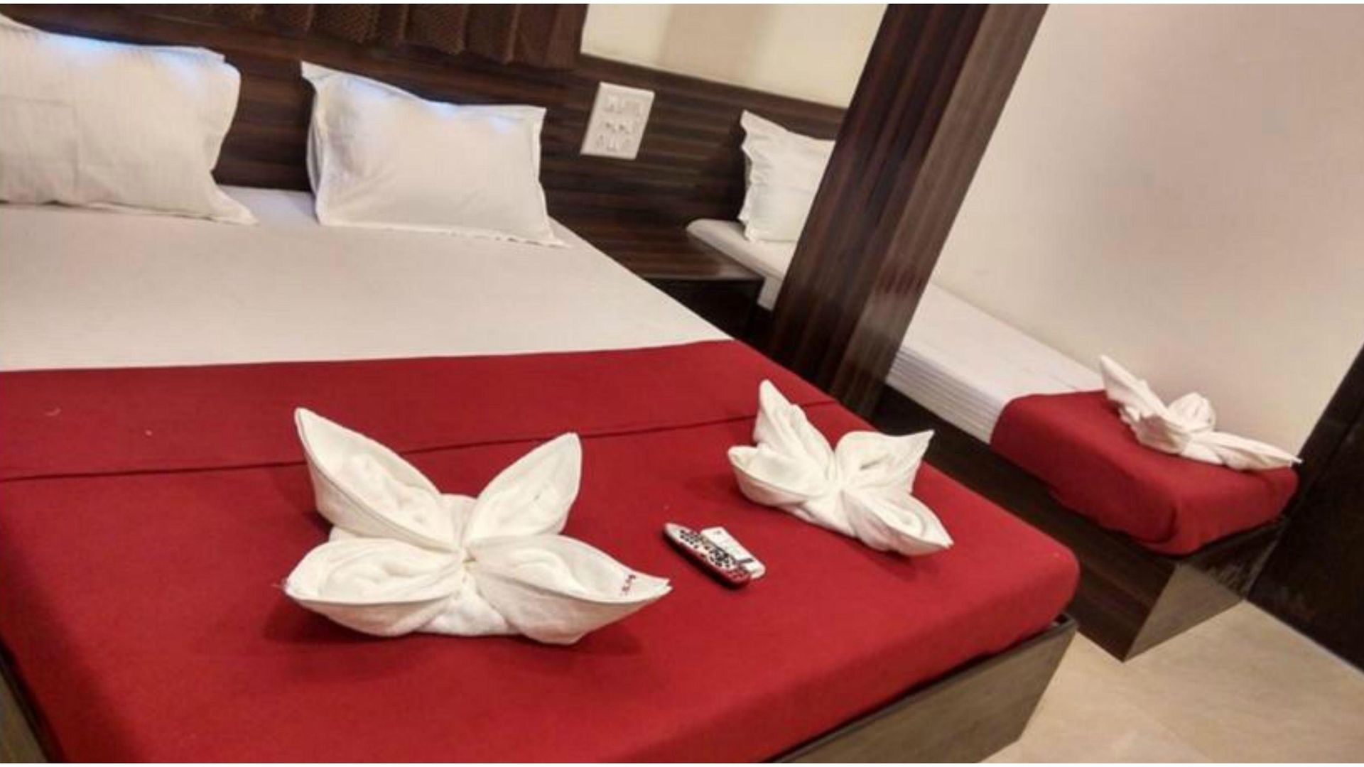 Oyo 76486 Silver Moon Hotel Mumbai