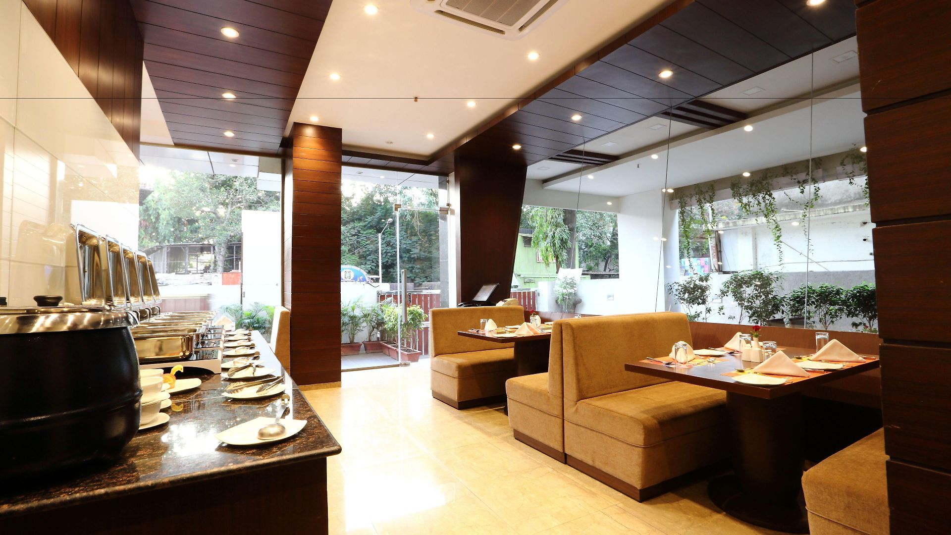 The Altruist Andheri Hotel