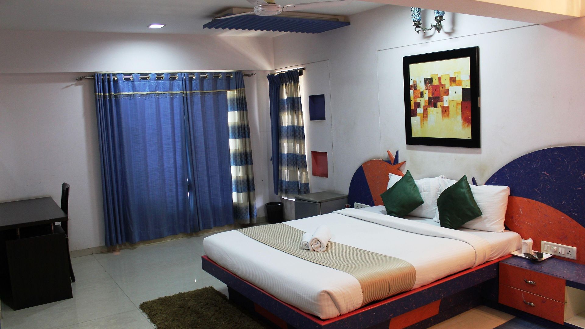Dragonfly Hotel *