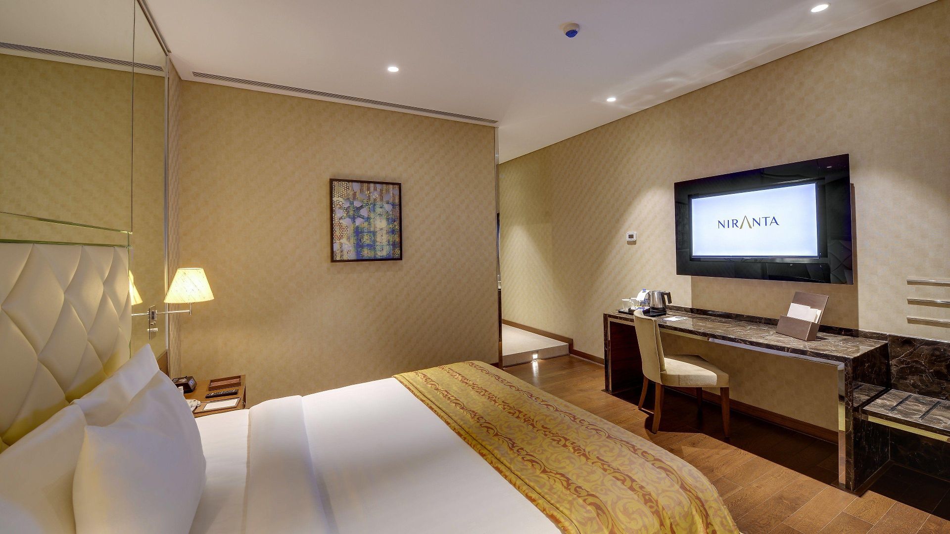 Niranta Transit Airport - At Arrivals Hotel 4*