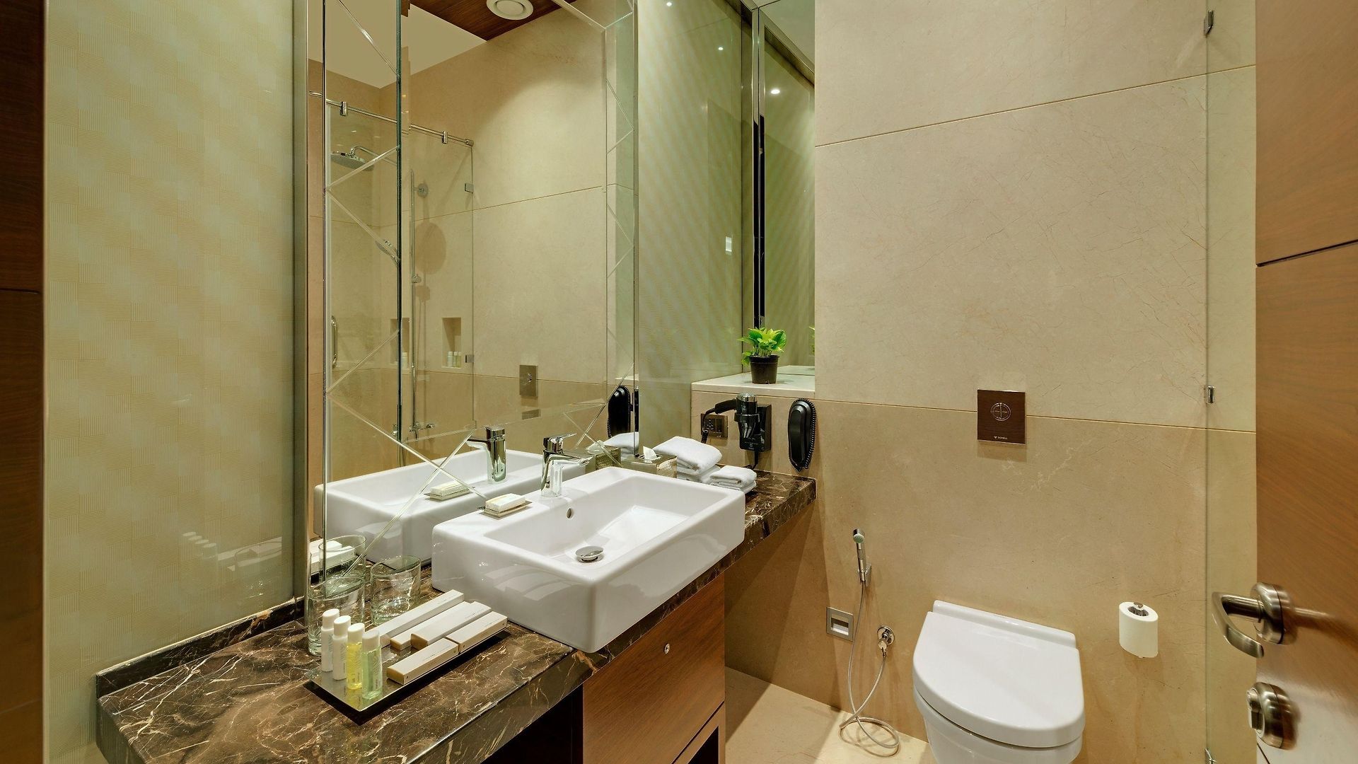 Hotel Niranta Transit Airport - At Arrivals 4*