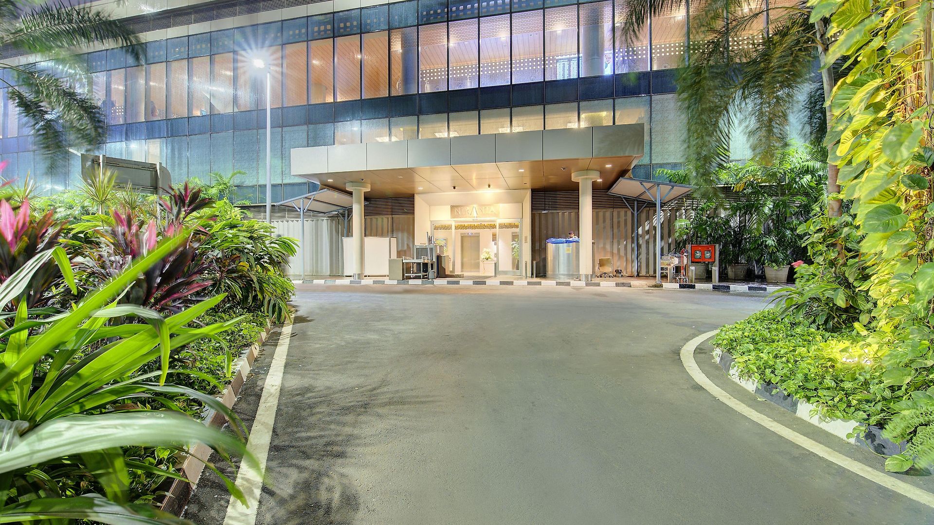 Niranta Transit Airport - At Arrivals 4*