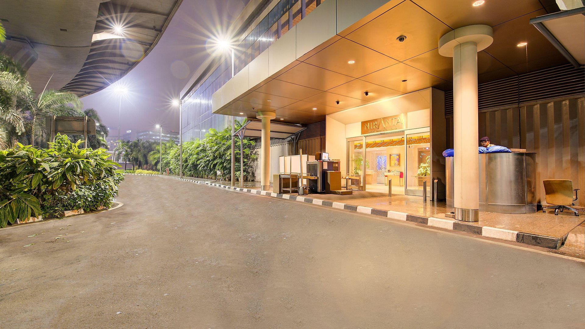 Hotel Niranta Transit Airport - At Arrivals Mumbai