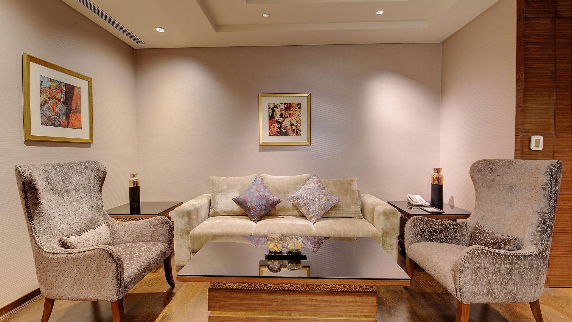 Niranta Transit Airport - At Arrivals Hotel 4*