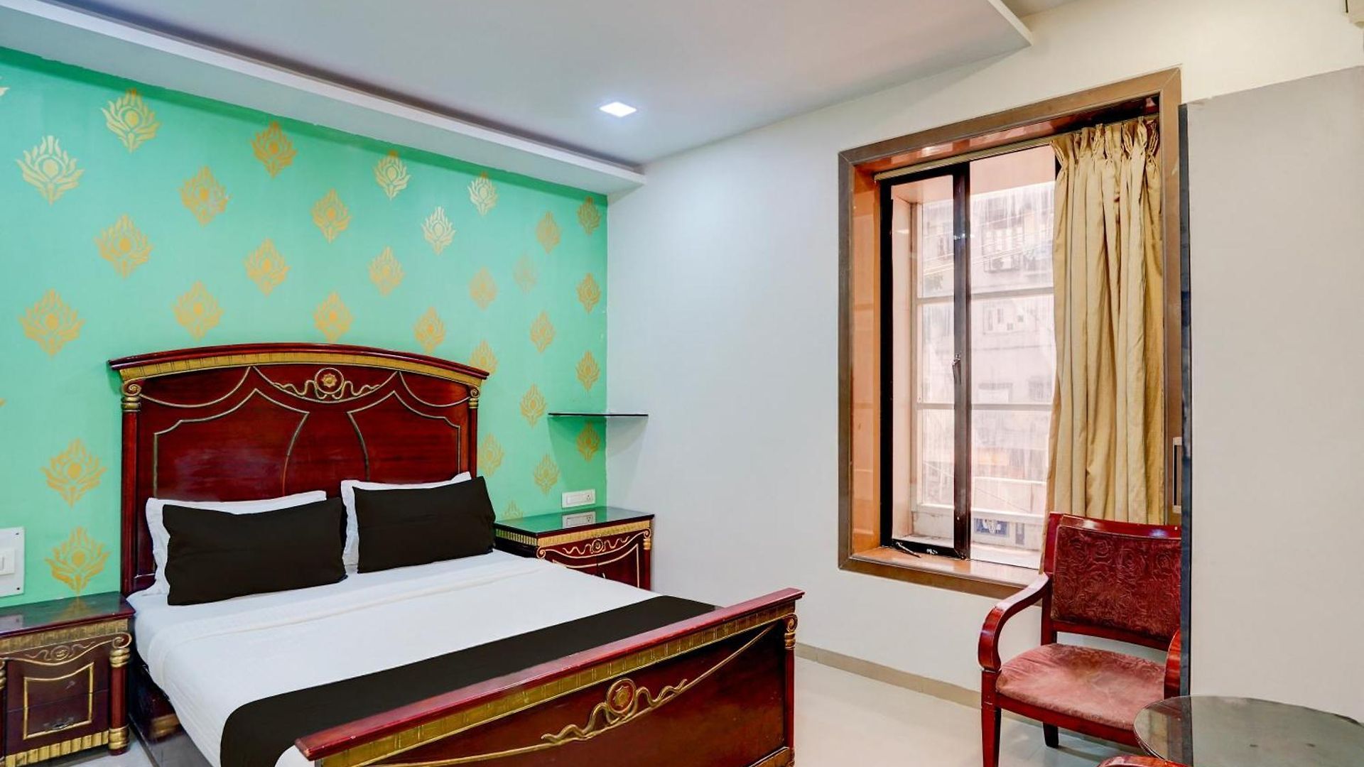 O Gold Coast Hotel Mumbai