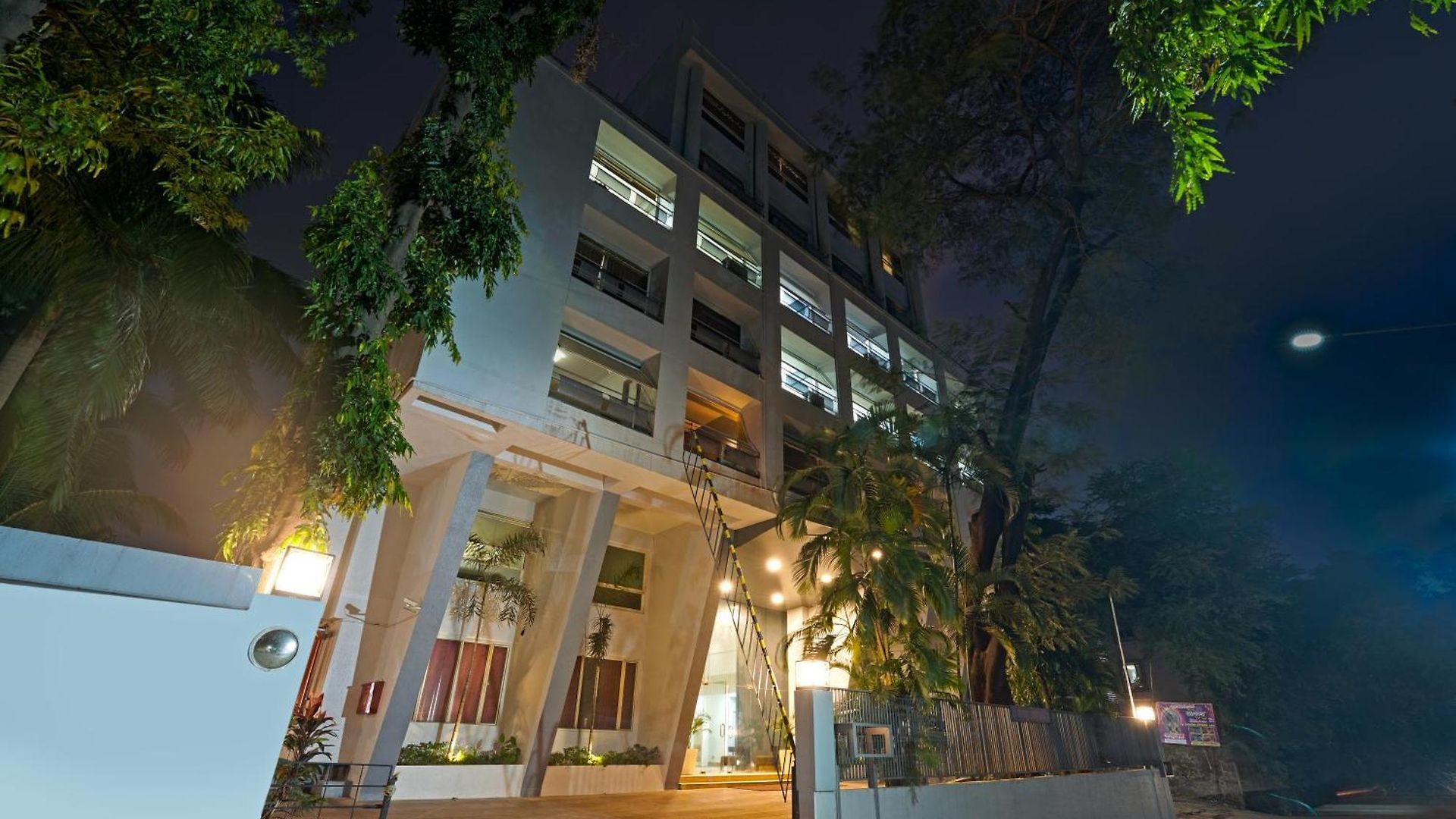 Asar Landmark International Airport By Orion Hotel