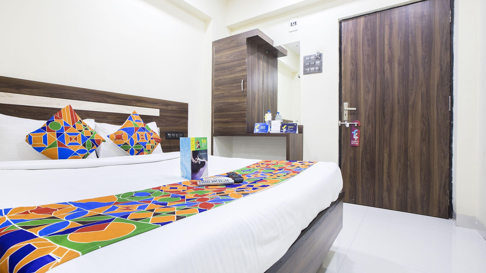 Oyo 23656 Parimeet Hotel Mumbai