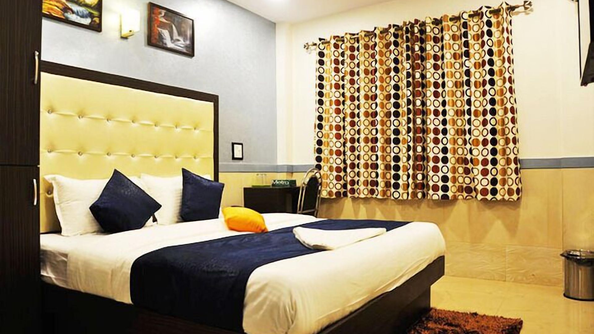 Aksa Powai Inn