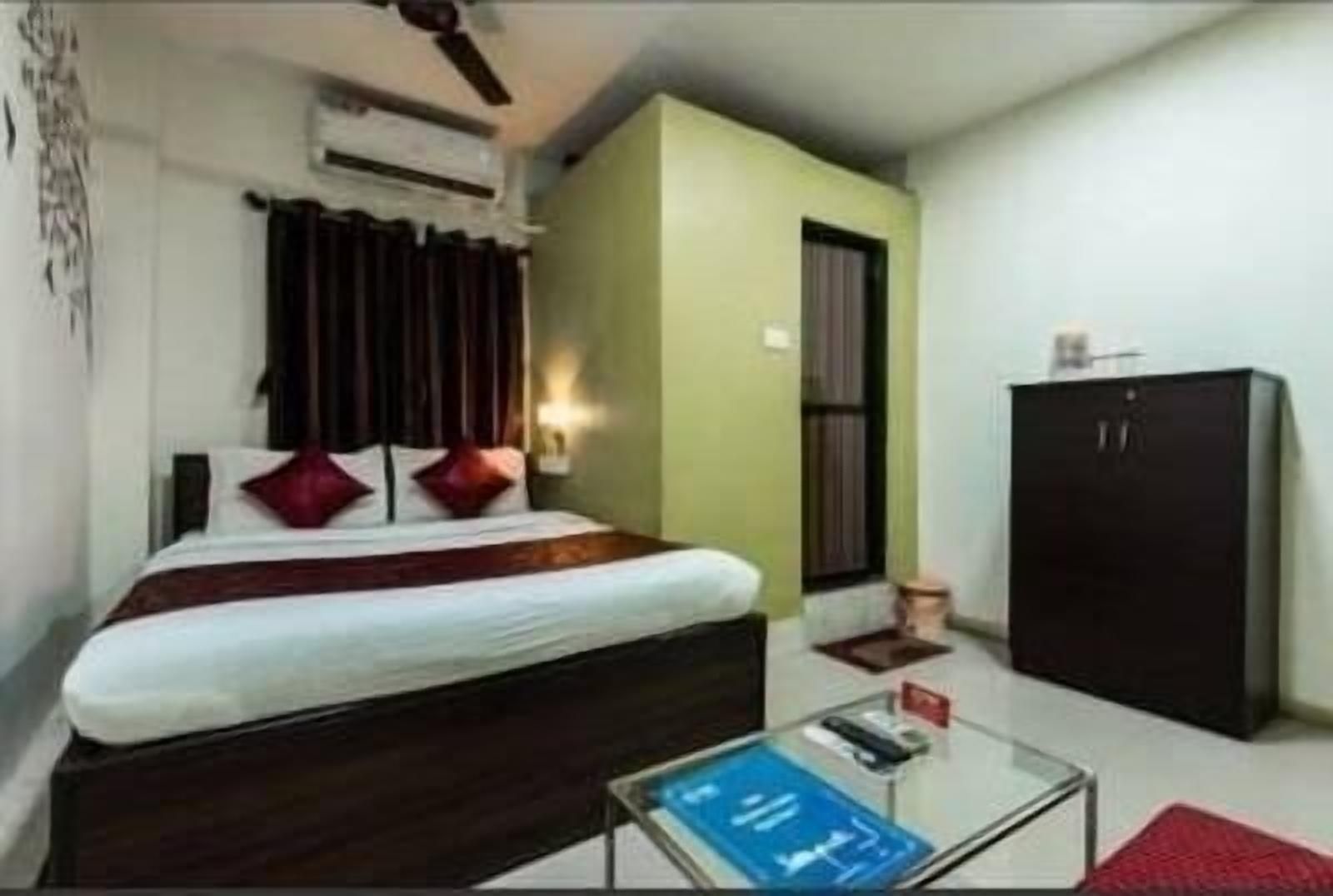 Hotel Saffron Inn Mumbai