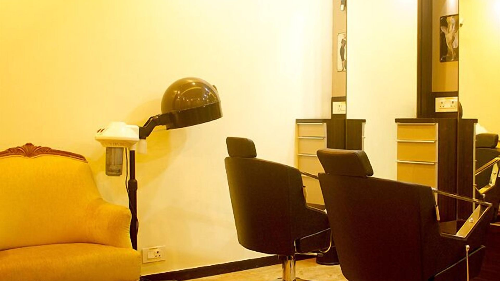 Hotel Club Emerald Mumbai