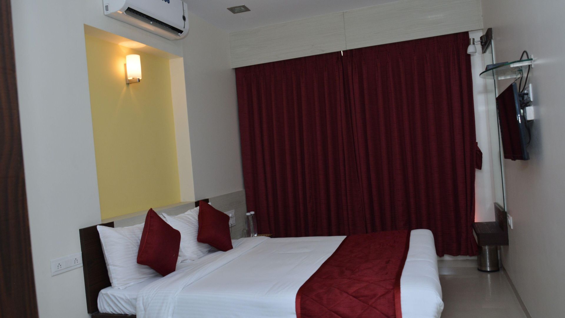Nishita Residency Hotel 3*