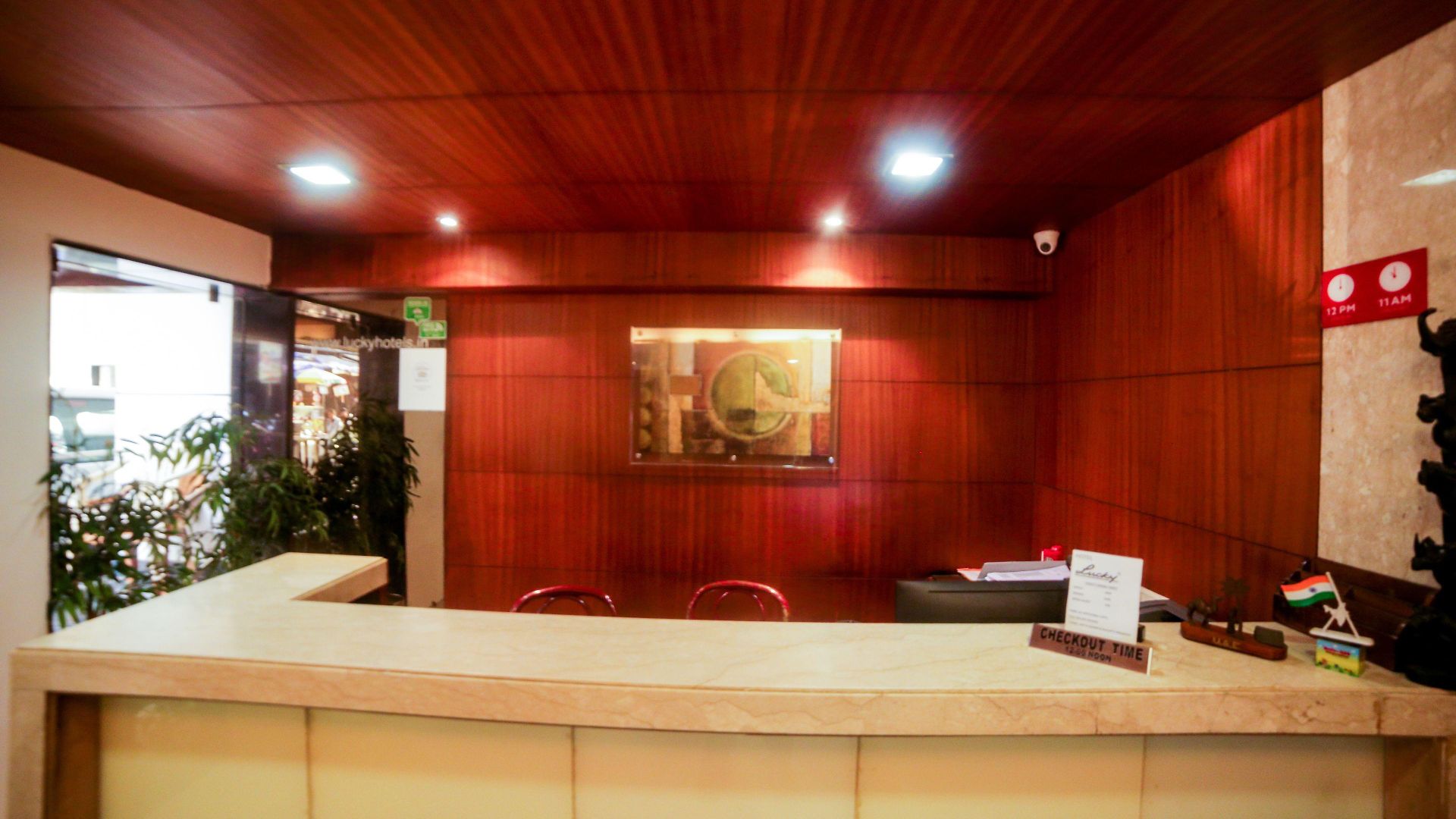 Hotel Lucky Near Bkc Hotel