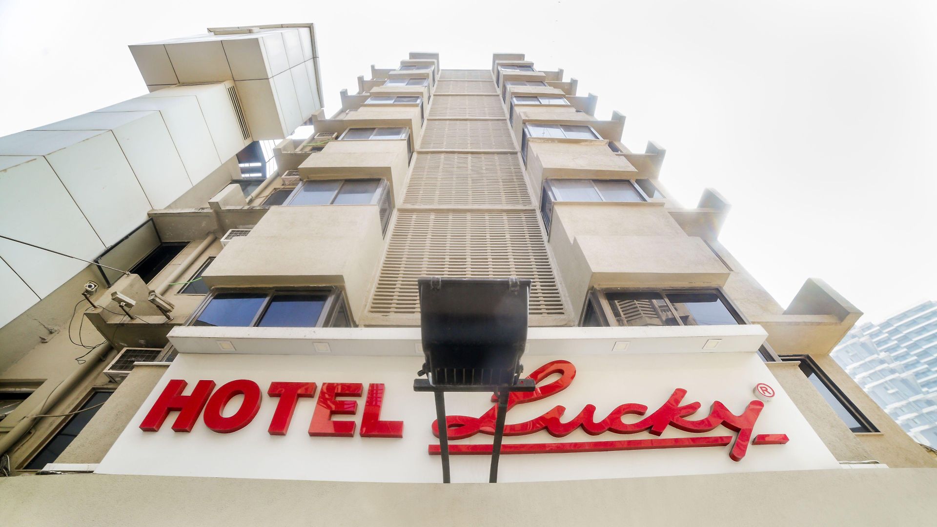 Hotel Lucky Near Bkc Hotel