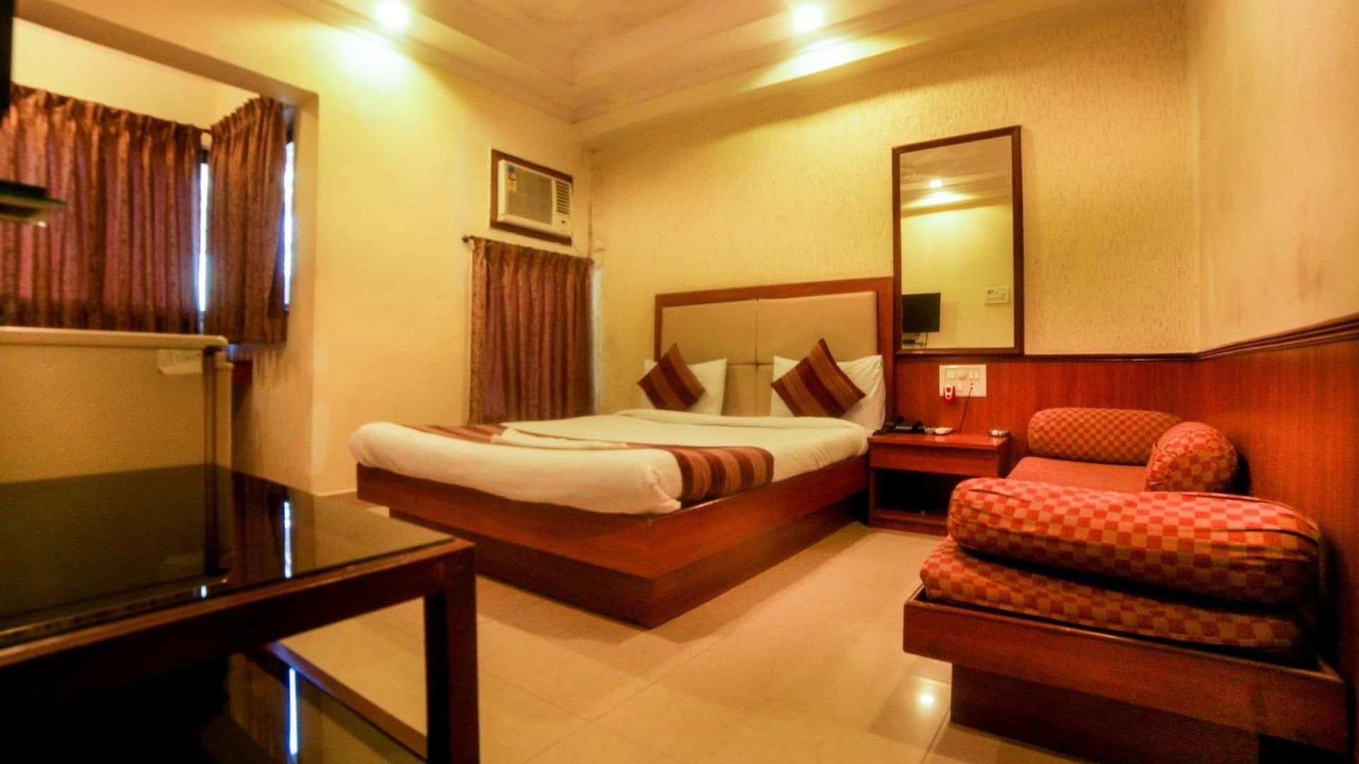 Hotel Lucky Near Bkc Hotel