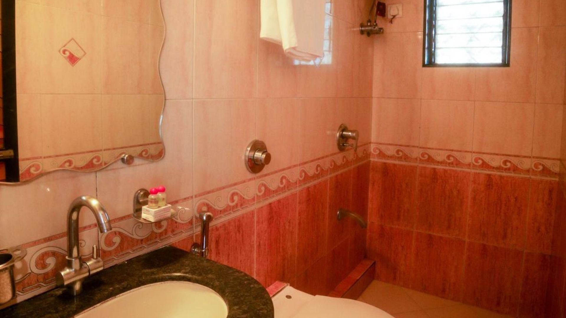 Hotel Lucky Near Bkc Hotel
