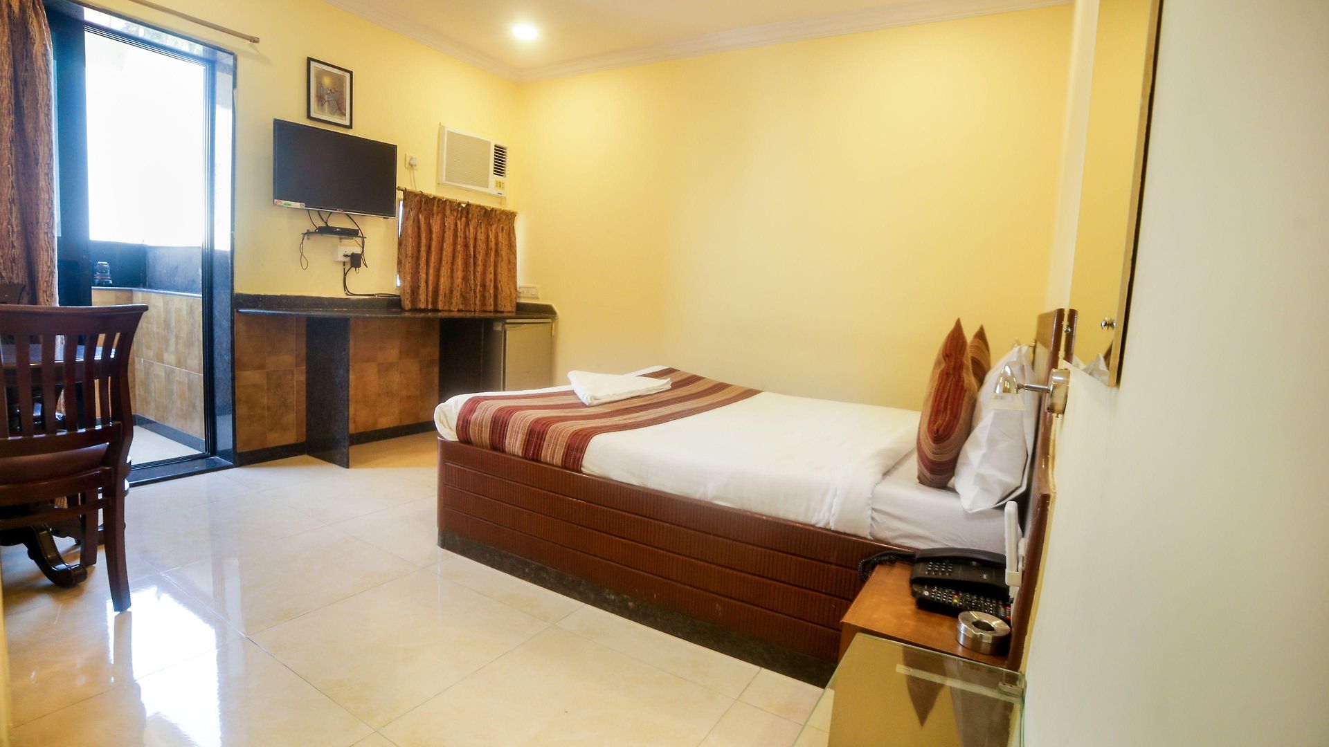 Hotel Lucky Near Bkc Hotel 3*