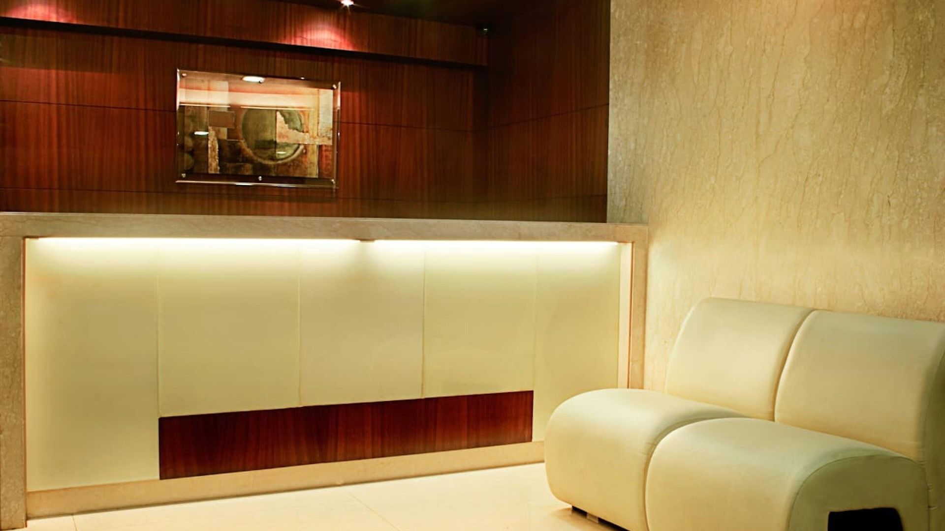 Hotel Lucky Near Bkc Hotel 3*