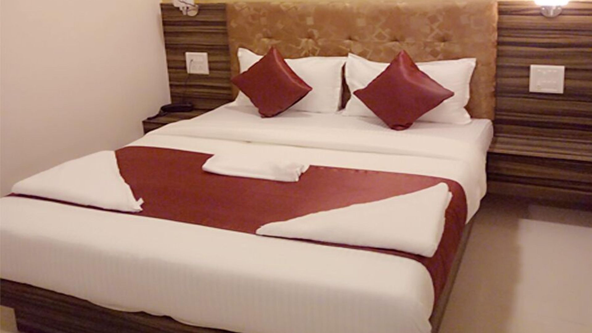 Flagship 83490 Hotel Bently Palace Mumbai
