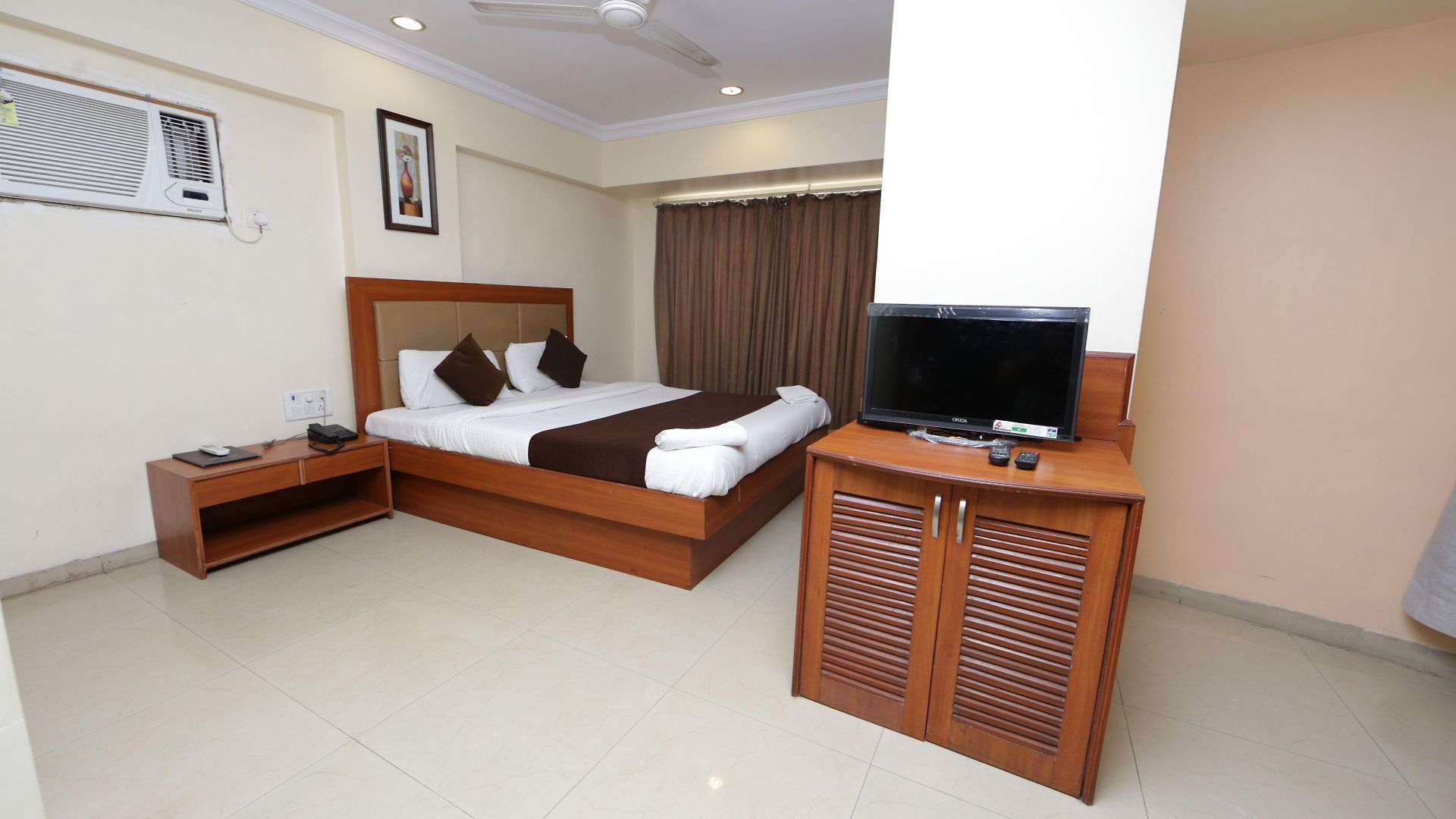 Hotel Lucky Near Nesco Hotel Mumbai