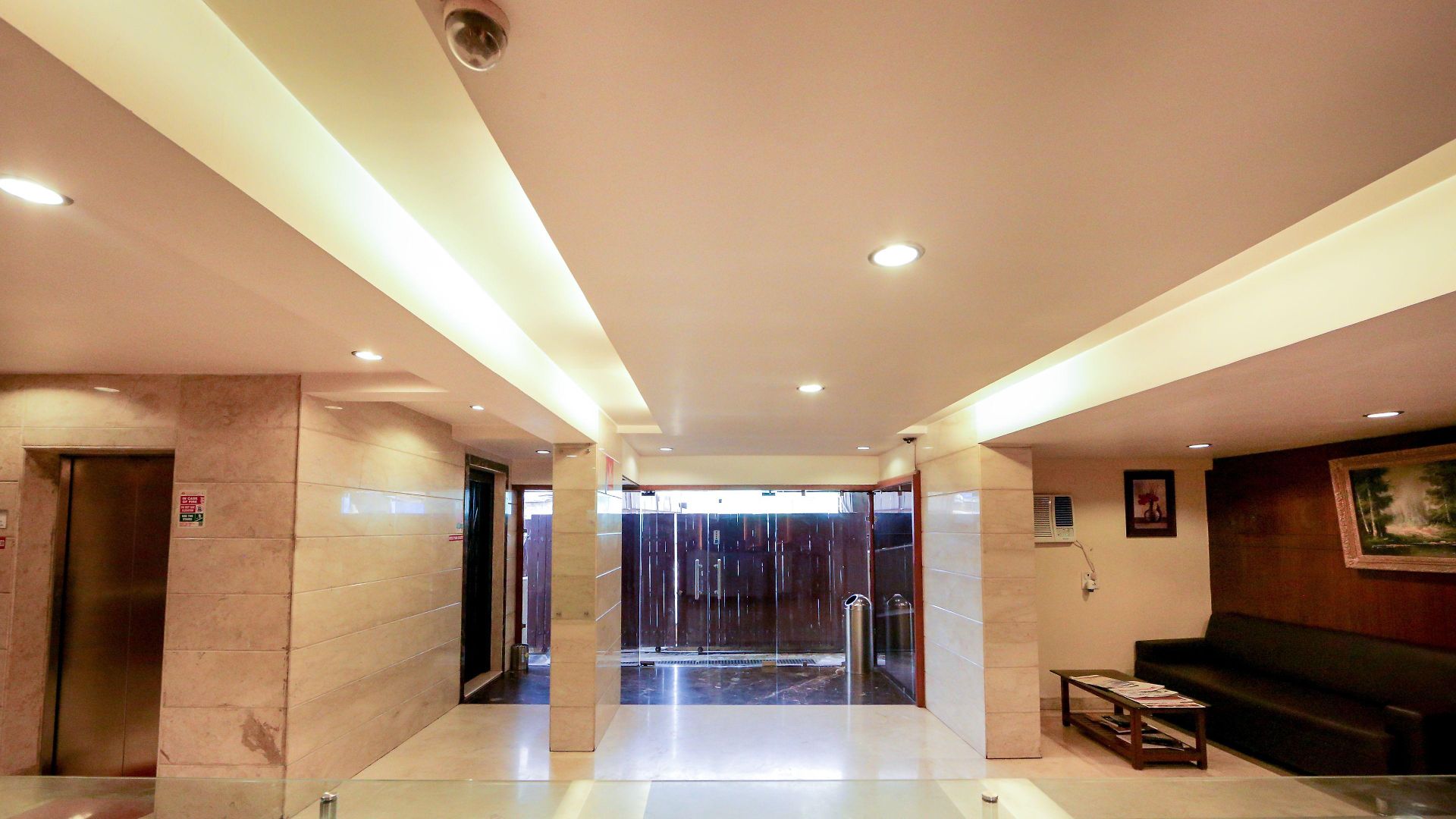 Hotel Lucky Near Nesco Hotel 3*