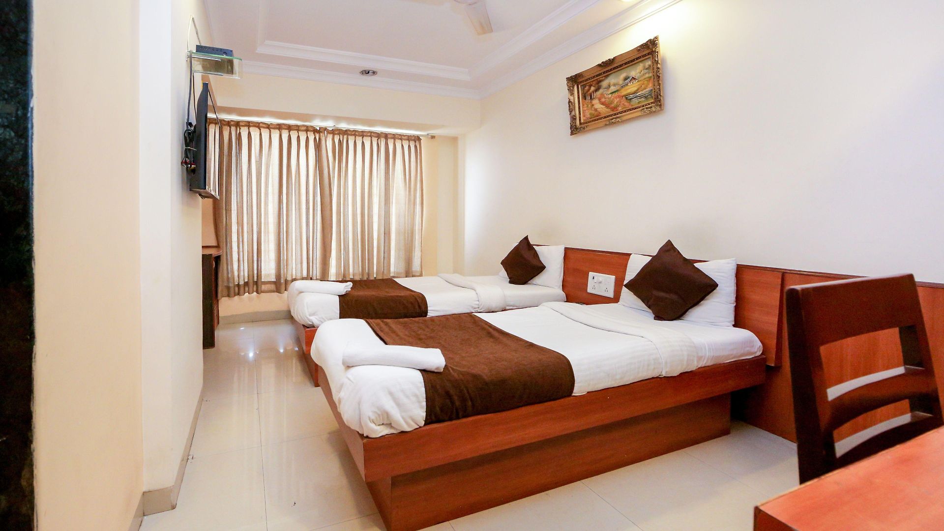 Hotel Lucky Near Nesco Hotel Mumbai