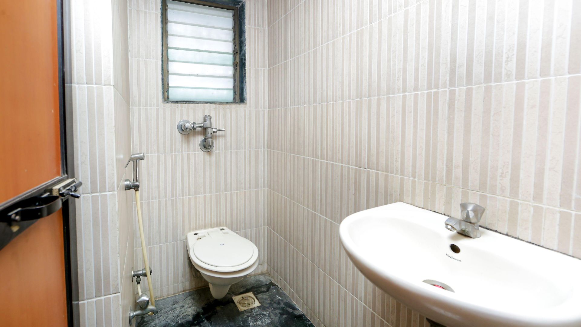 Hotel Lucky Near Nesco Mumbai
