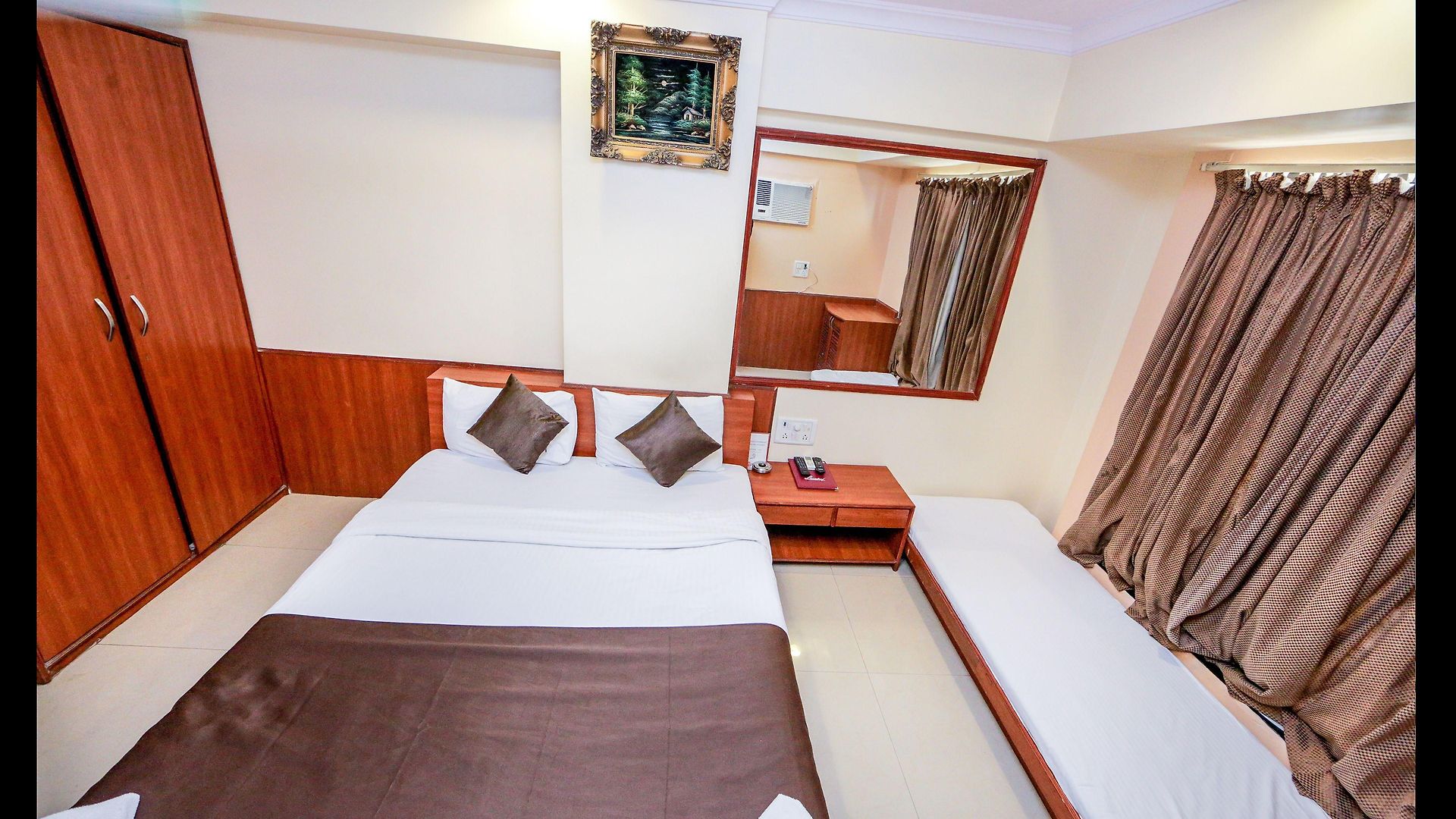 Hotel Hotel Lucky Near Nesco 3*