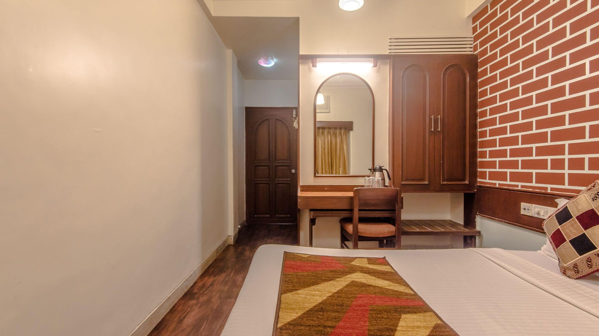 Mogul Palace - Near Masjid Bunder