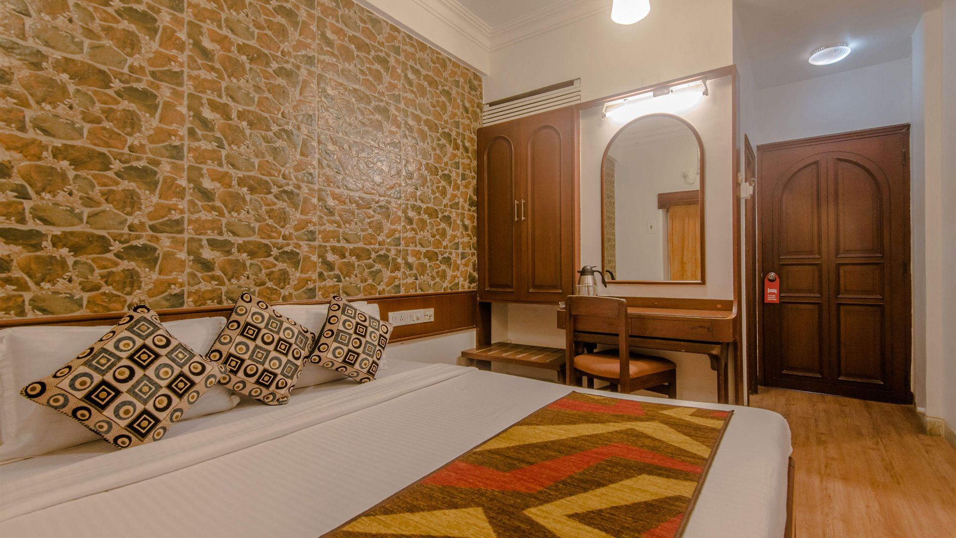 Mogul Palace - Near Masjid Bunder Hotel
