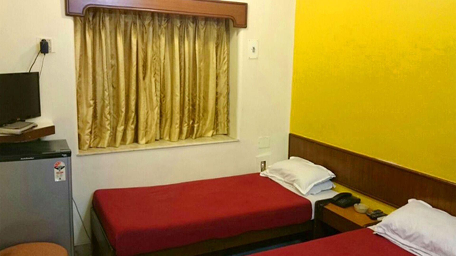 Mogul Palace - Near Masjid Bunder Hotel