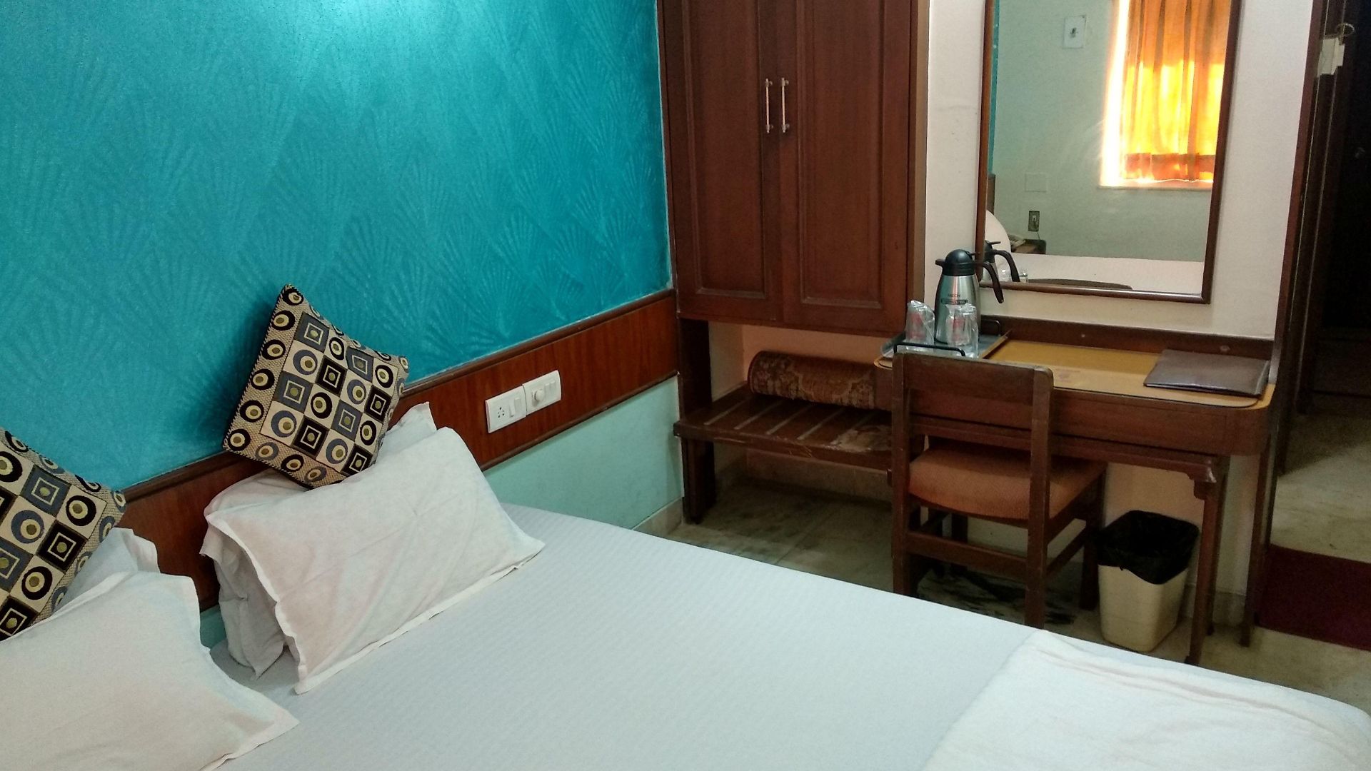 Mogul Palace - Near Masjid Bunder Hotel