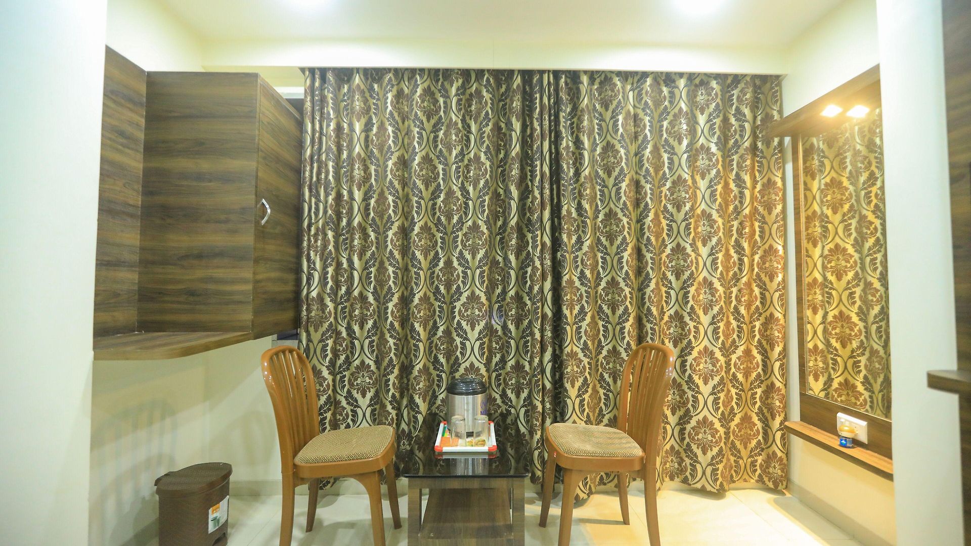 Mid Town Hotel 2*