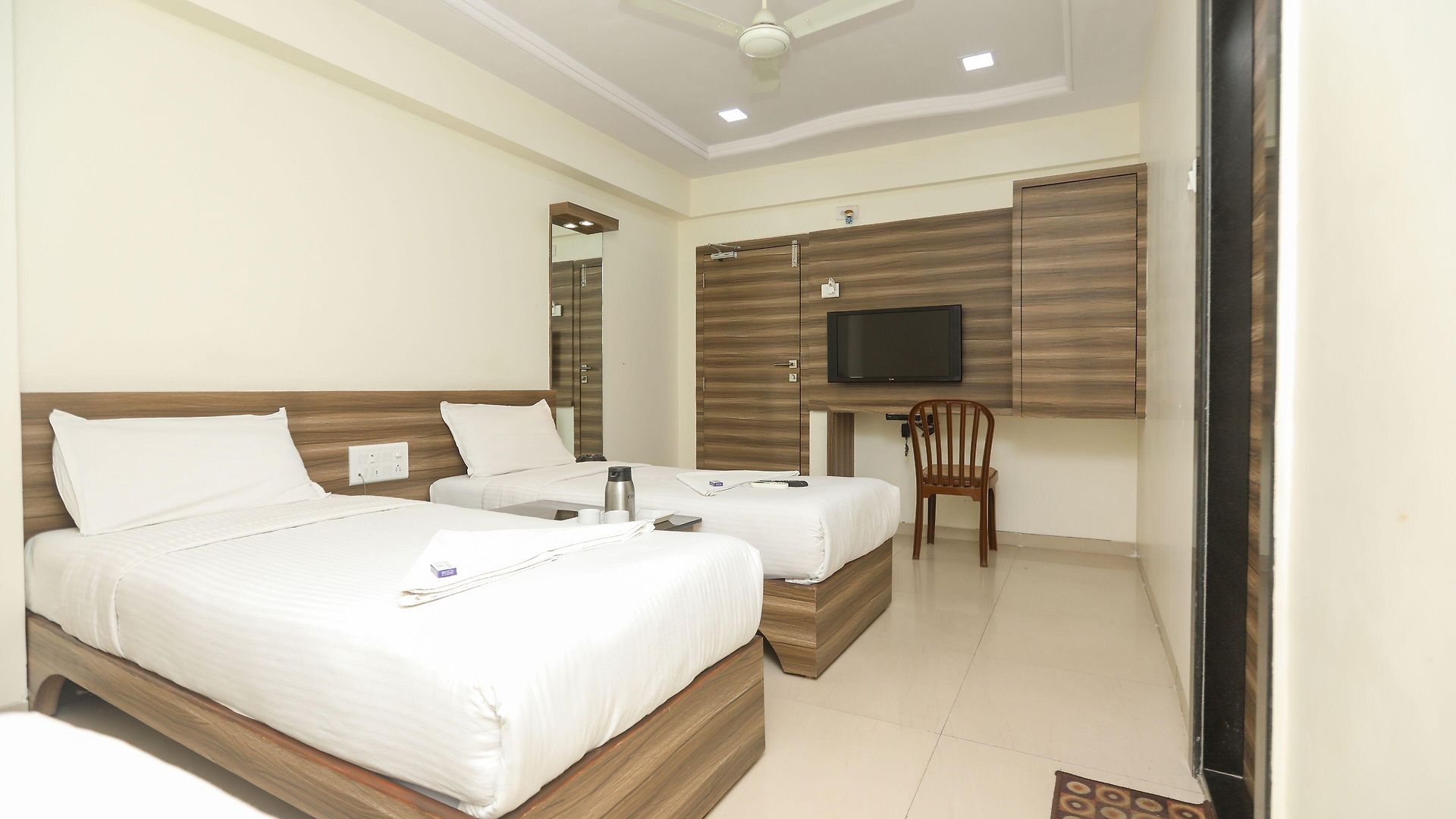 Hotel Mid Town Mumbai