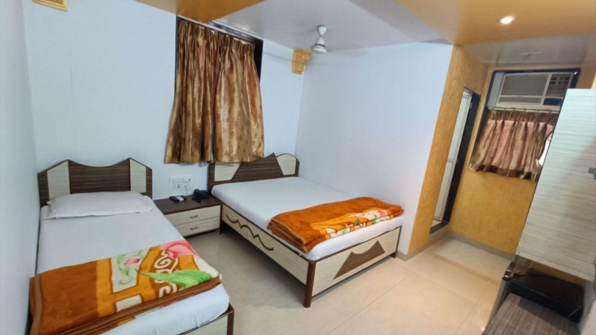 Broadway Colaba 2*