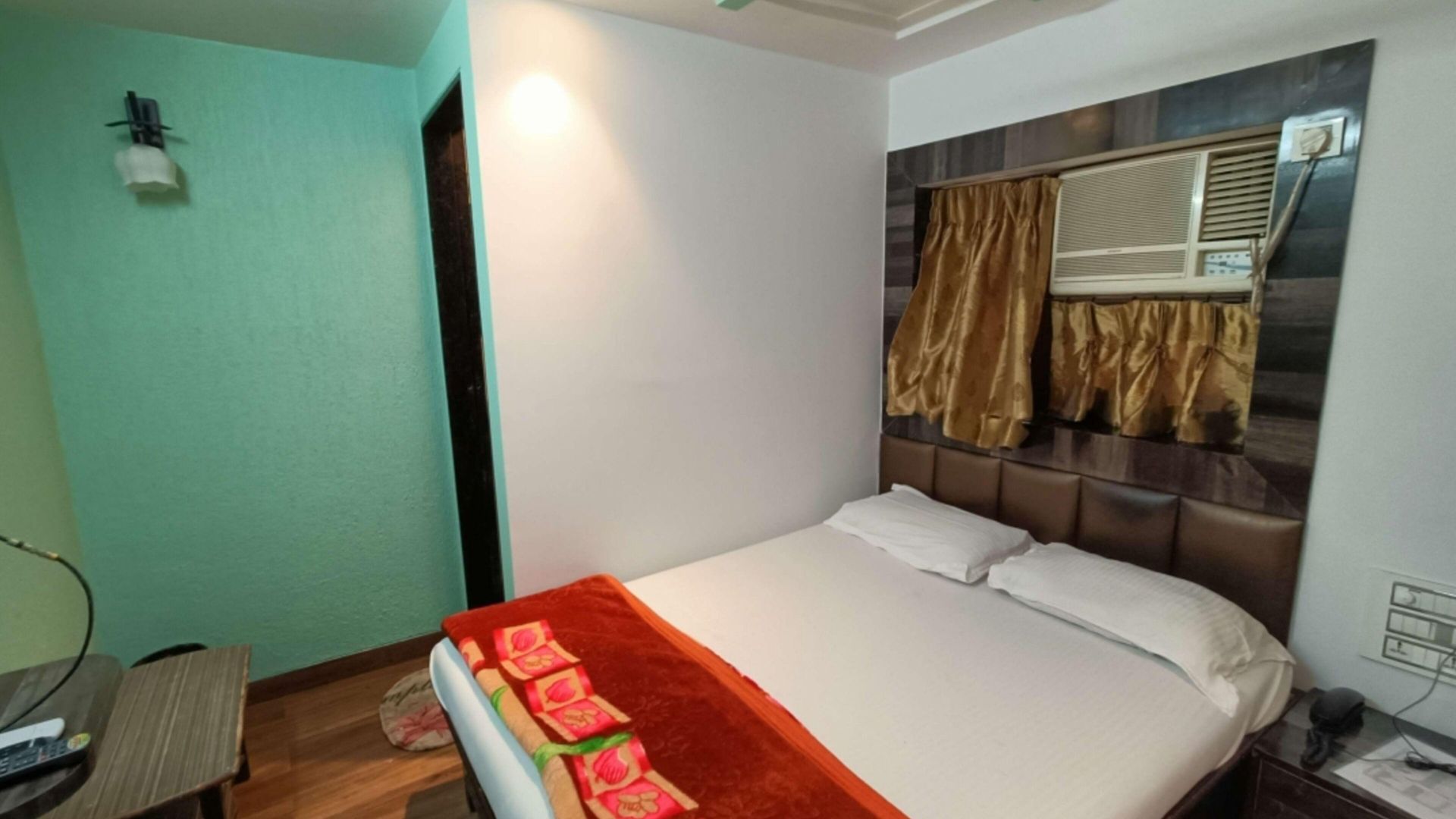 Broadway Colaba Hotel
