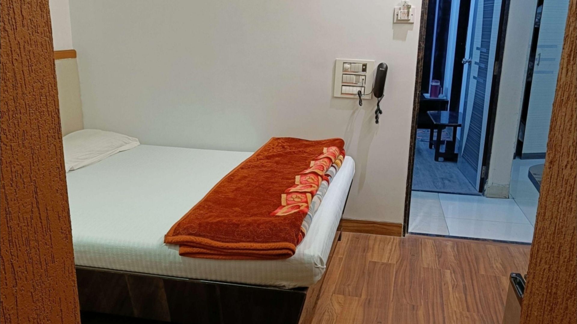 Broadway Colaba 2*