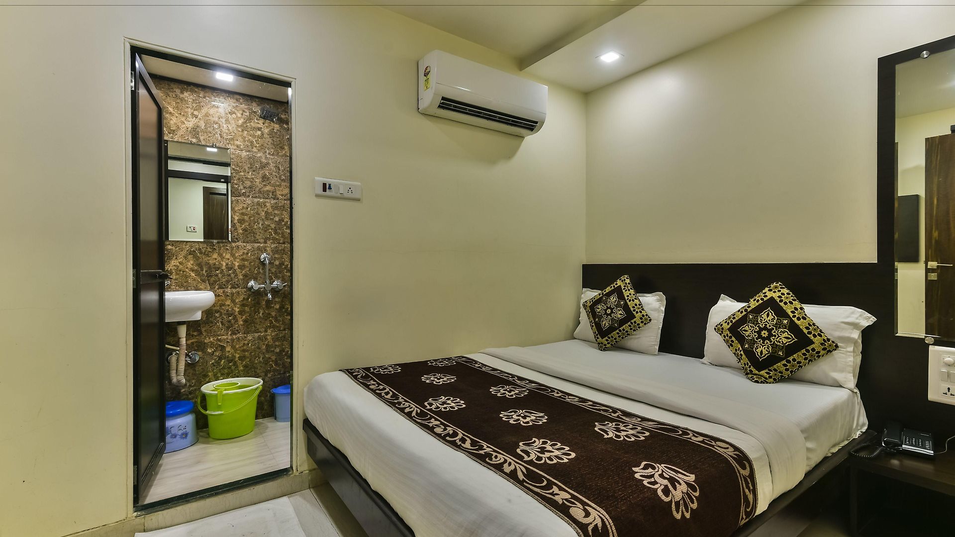 Hotel Guestinn Residency Mumbai