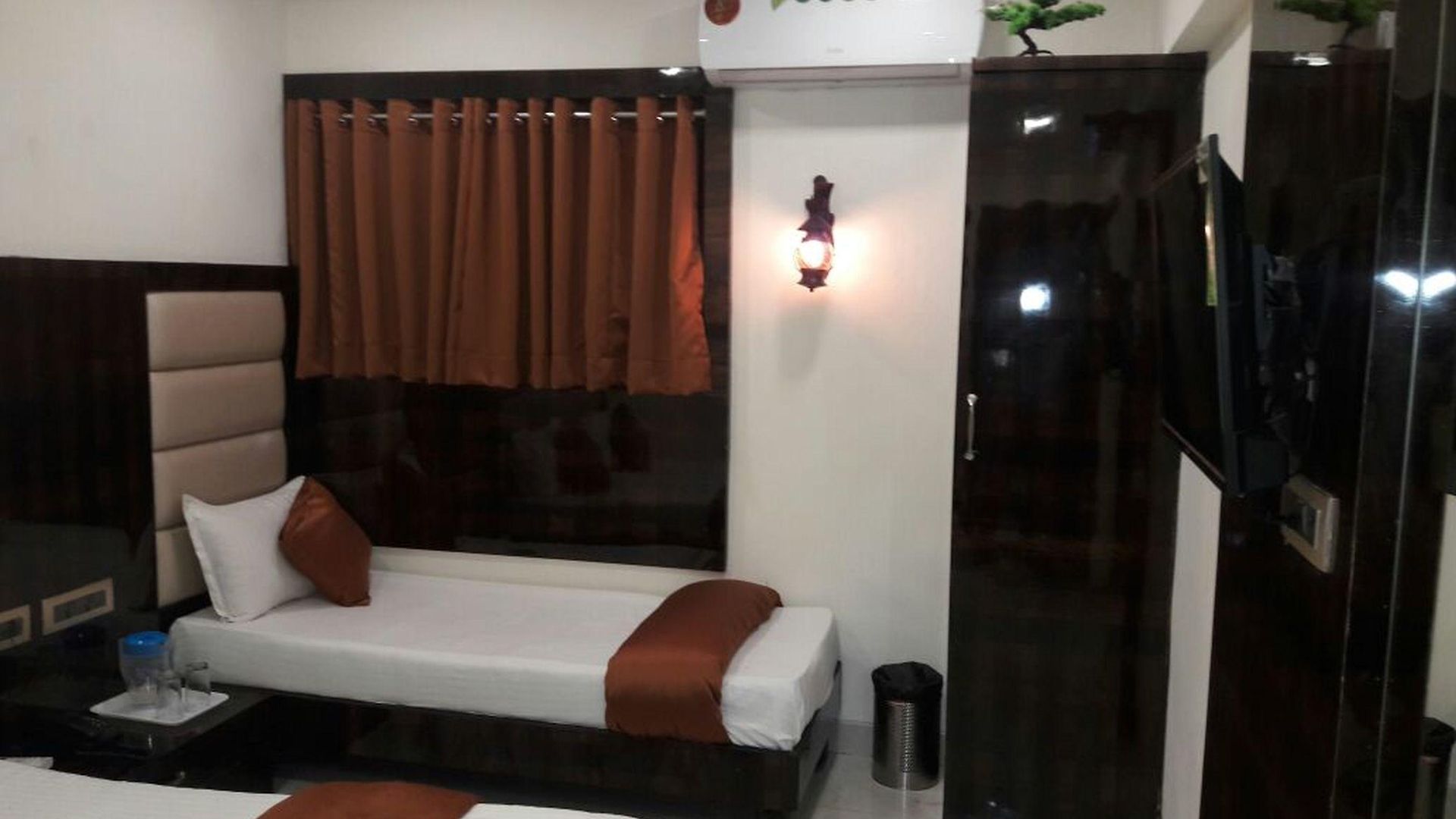 Karishma 2* Mumbai