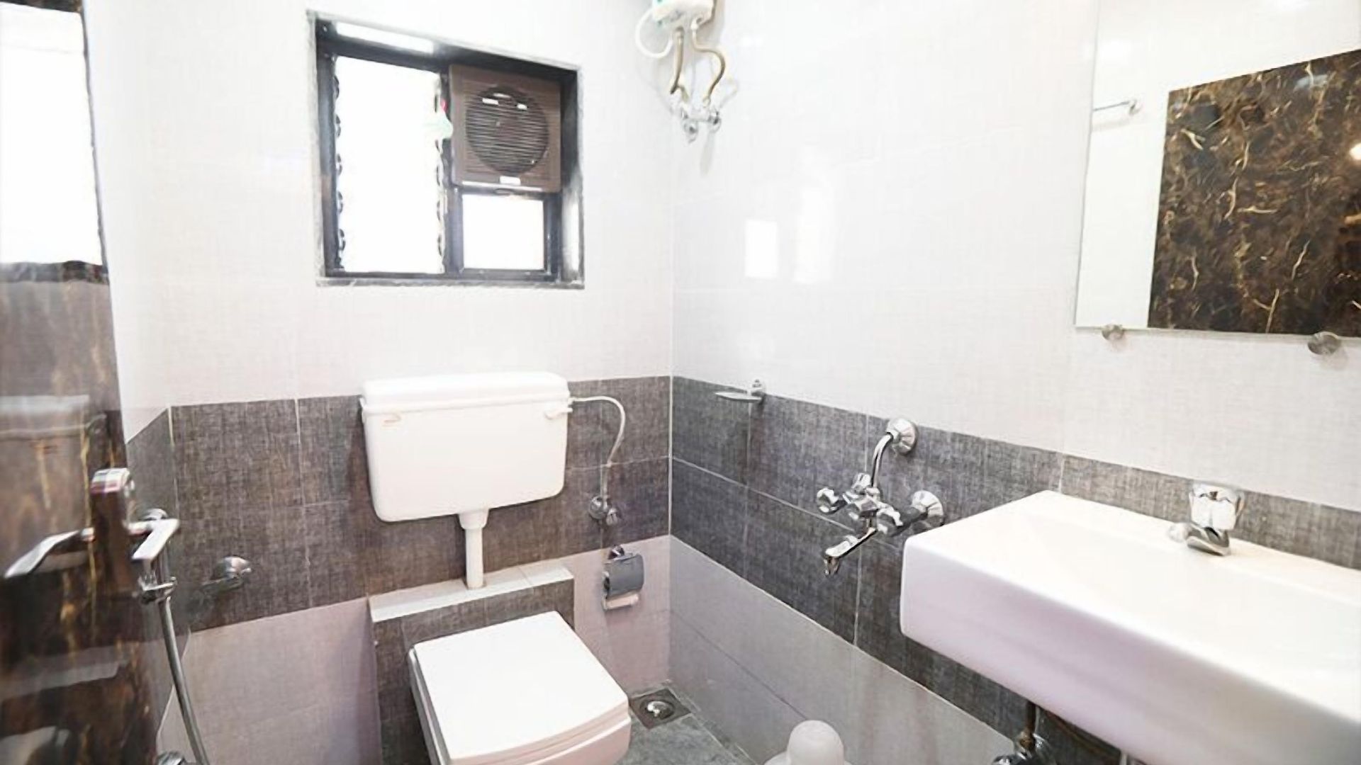 Hotel Onyx Residency 3*