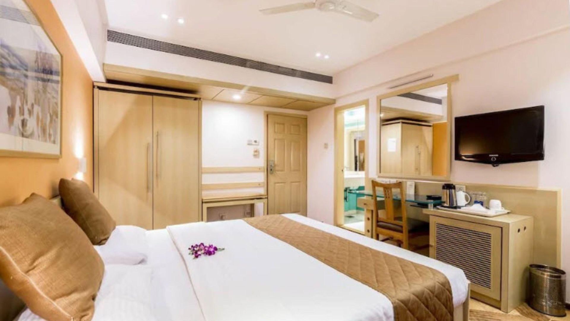 Hotel The Royal Orchid Hotel, Chembur 3*