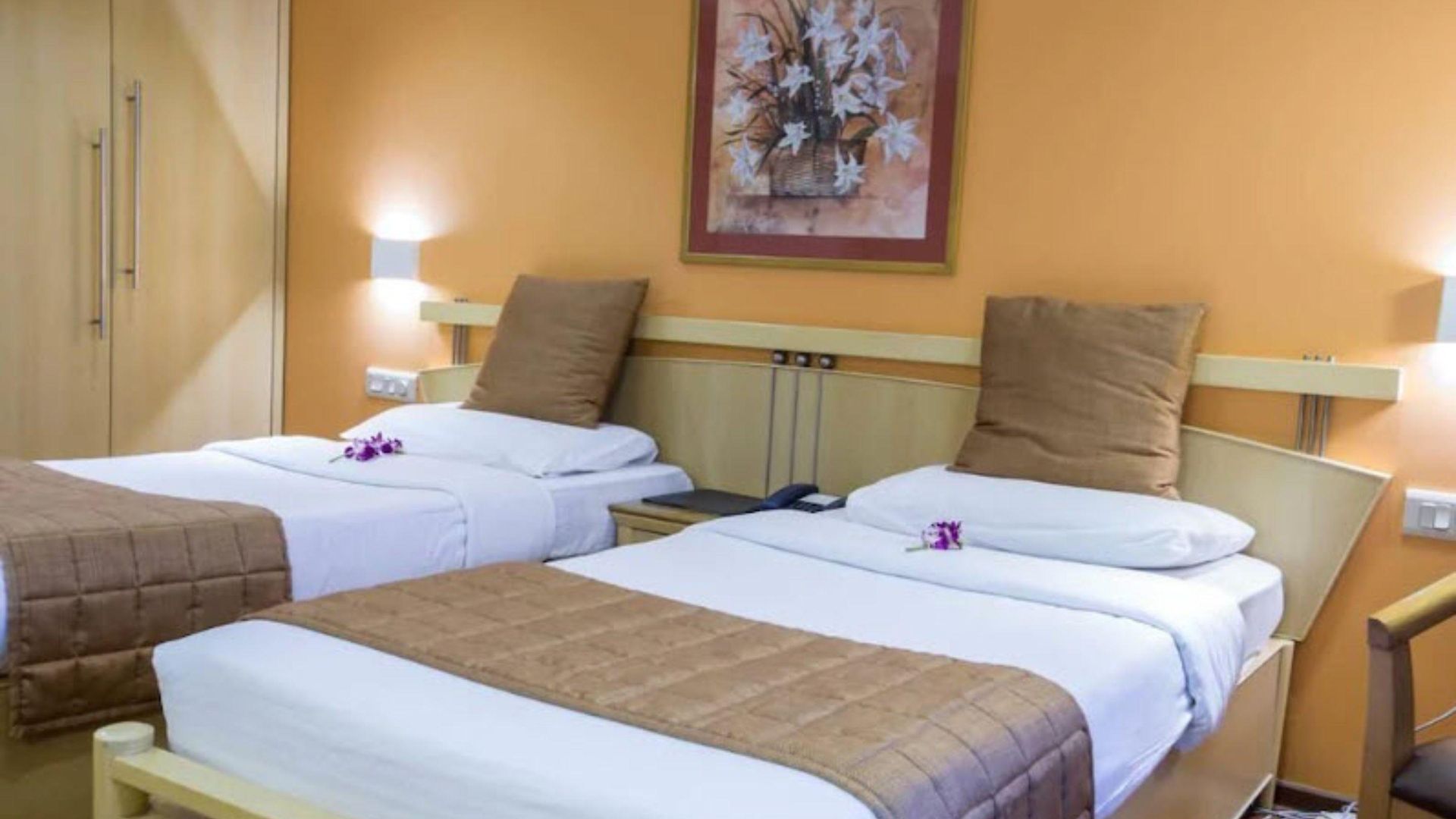 The Royal Orchid Hotel, Chembur 3*