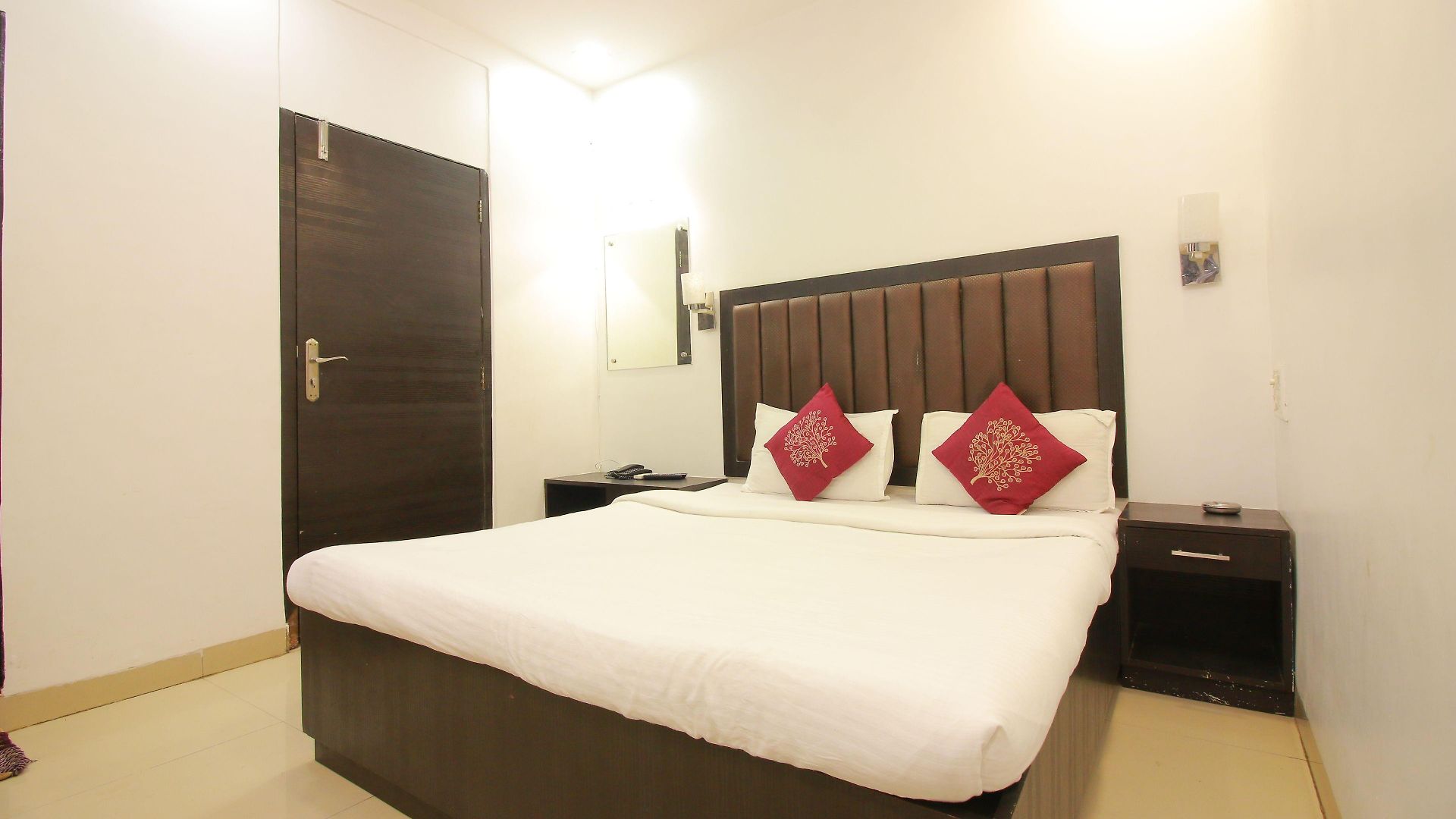 Modern Hotel *