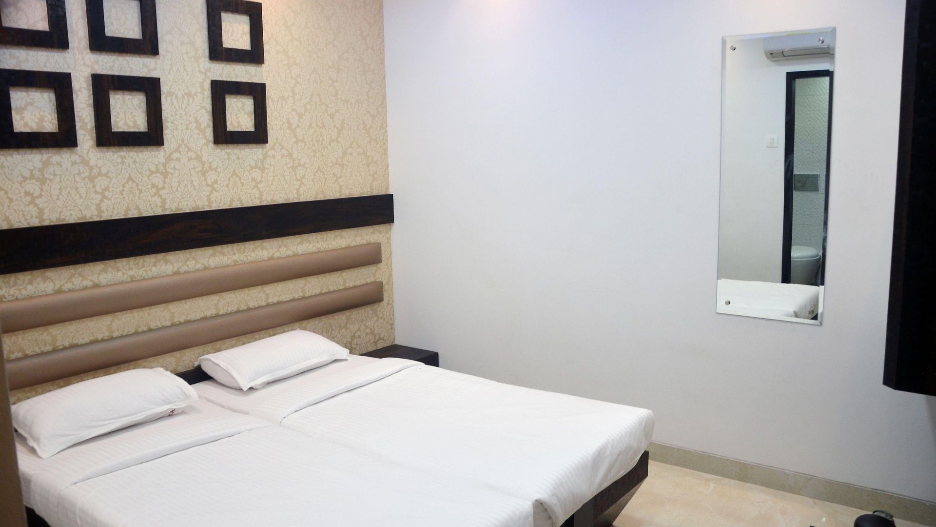 Modern Hotel *